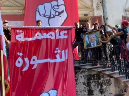 В Бейруте протестующие напали на четыре министерства, требуя отставки правительства