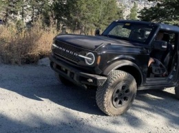 Как Ford Bronco чувствует себя в каменистых горах (видео)