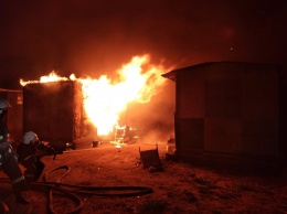 На николаевском курорте Черноморка горели три вагончика