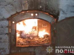 Зачистка по-богатому: одесская полиция сожгла наркотические вещдоки