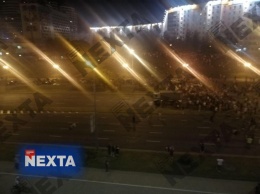 В Минске автозак въехал в толпу протестующих - толпа выкрикивает "Убийцы!" (фото, видео)