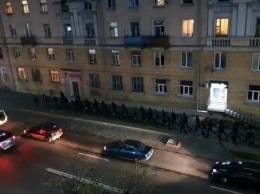 В Минске ОМОН применил против протестующих светошумовые гранаты и водометы, есть пострадавшие