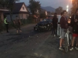 На Закарпатье пьяный водитель влетел в авто с девушками - на фото и видео смотреть страшно