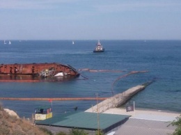 Возле затонувшего танкера в Одессе начали расчищать дно