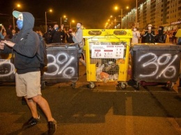 Протест в Минске начинает напоминать Майдан: Строят баррикады, жгут шины и бросают коктейли Молотова