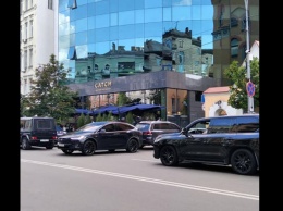 В Киеве горела Tesla экс-главы ОП Богдана, в которой Зеленский ранее снимал свои видеоролики - СМИ