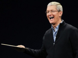 Тим Кук стал миллиардером благодаря росту капитализации Apple - Bloomberg