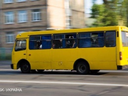 У водителя маршрутки, из которой выпала пассажирка и умерла, даже не забрали права