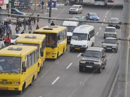 Жители Днепра требуют вернуть популярные маршруты общественного транспорта