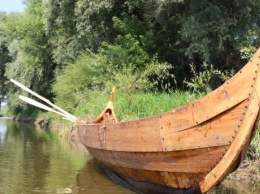 Необычные сплавы на Днестре: туристов будут катать на лодке древних славян