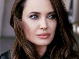 Анджелина Джоли попала в серьезный скандал с судьей: названа причина