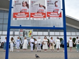 В Минске 250 женщин выстроились в цепь в поддержку протестующих