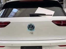 "Заряженный" Volkswagen Golf рассекретили до премьеры