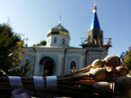 В храмах Мелитополя проходят службы: люди святят «маковейчики»