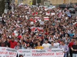 Рабочие Минского тракторного завода пошли маршем в центр Минска