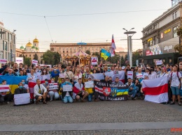 Жыве Беларусь: как в Днепре поддержали протестующих беларусов