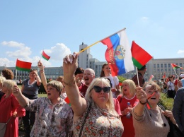 В Минске проходит крупный проправительственный митинг