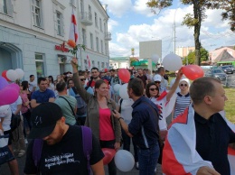 Тысячи людей по всей Белоруссии выходят на протестные марши