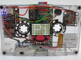 Видео дня: старая аудиокассета как корпус для компьютера Raspberry Pi Zero с батареей