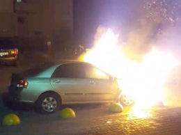 Ночью горела машина "Схем": журналисты заявили о поджоге и озвучили первые версии (фото)