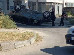 В Запорожье перевернулся автомобиль