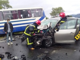 На Львовщине Renault столкнулся с рейсовым автобусом, есть погибшая и травмированные