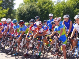 В Крыму прошли соревнования по шоссейной велогонке у юношей и девушек