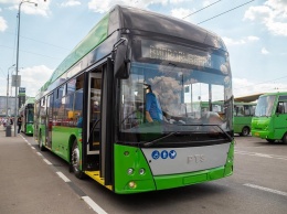 На Салтовке испытывают новый троллейбус с запасом хода (фото)