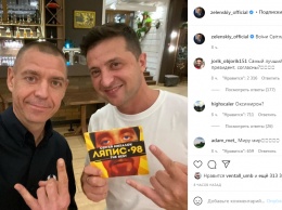 Зеленский в Запорожье встретил лидера "Ляписа" Михалка и сфотографировался с его диском