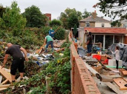 Британец ради мести закидал мусором дом своего соседа