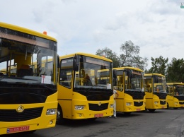 В Николаеве передали 13 новых школьных автобусов для учебных заведений области (ФОТО и ВИДЕО)