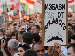 Глава МИД Беларуси пообещал "перегрызть горло" за слезы сына