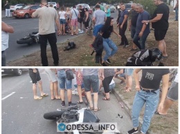 В Одессе мотоциклист сбил женщину с детьми - очевидцы устроили самосуд