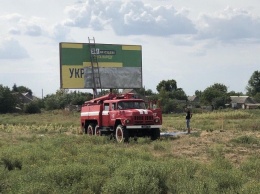 «Слуги народа» привлекли пожарную машину для расклейки своей агитации в Николаевской области