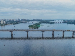 В Киеве ограничат движение по мосту Патона