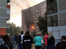 В российском Ярославле в жилом доме обрушились перекрытия трех этажей