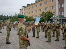 Пограничники срочной службы присягнули на верность народам Украины (фото)