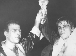 Умер двукратный чемпион мира по боксу Алессандро Мадзиньи