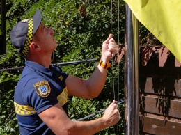 В Днепре на Монастырском острове впервые подняли Государственный Флаг Украины