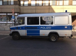Не пускали даже жену. Полиция в Берлине усилила охрану клиники, где госпитализирован Навальный