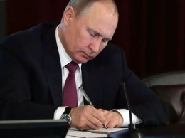 Путин наградил медалями 17 американцев