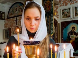 Как в церкви правильно ставить свечи за упокой и за здравие
