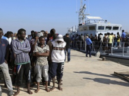 Власти Сицилии приказали немедленно закрыть лагеря для мигрантов