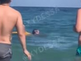 В Одессе прыжок в воду обернулся для мужчины страшной смертью (видео)