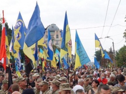 В центре Киева проходит "Марш защитников Украины" (фото, видео)