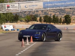 Porsche Taycan 4S показал отличный запас хода на тестах (ВИДЕО)