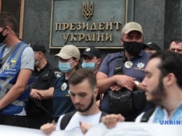 На Банковой активисты требовали освободить подозреваемых по делу об убийстве Шеремета