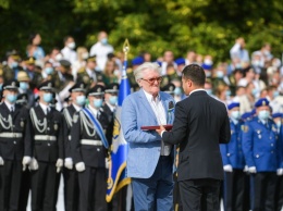 Зеленский присвоил звание Героя Украины трем украинцам. Одному из них - посмертно