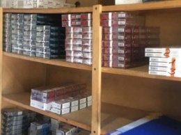 В двух киосках Каменского обнаружено 2 тыс. пачек контрафактных сигарет