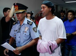 Задержанного за подделку документов Роналдиньо освободили